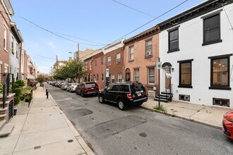 1638 Latona St in Philadelphia, PA - Building Photo - Building Photo