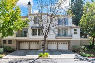 425 Navaro Way in San Jose, CA - Building Photo