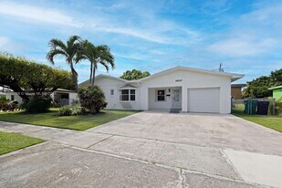 14110 Van Buren St in Miami, FL - Building Photo