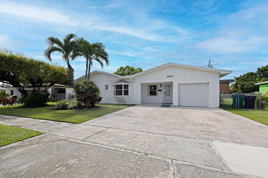 14110 Van Buren St in Miami, FL - Building Photo