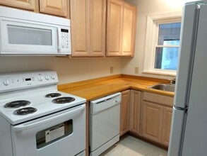 8806 Gayton Rd in Richmond, VA - Foto de edificio - Building Photo