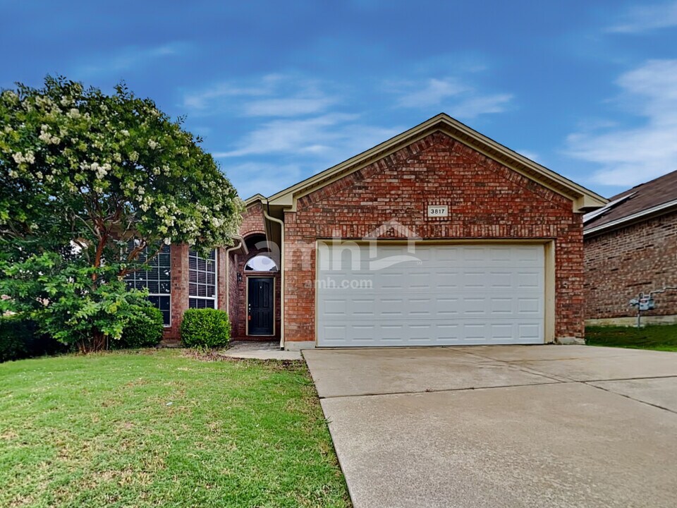 3817 Old Richwood Ln in Fort Worth, TX - Foto de edificio