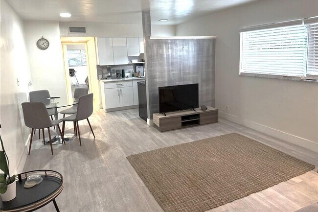 1638 Plunkett St in Hollywood, FL - Building Photo - Building Photo