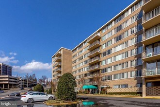 5565 Columbia Pike-Unit -212 in Arlington, VA - Building Photo - Building Photo