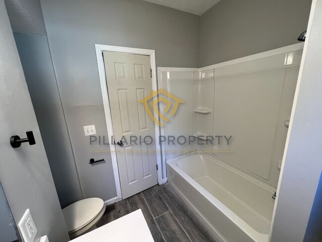 property at 3844 Graceland Ave