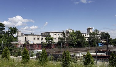 669 Elmwood Ave in Providence, RI - Foto de edificio - Building Photo