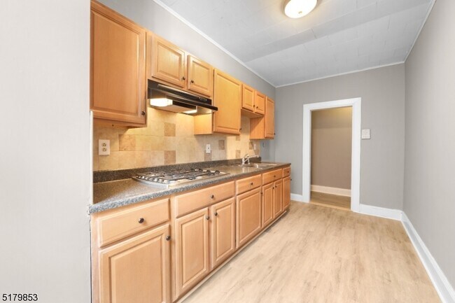 1109 Main St-Unit -3B in Paterson, NJ - Foto de edificio - Building Photo