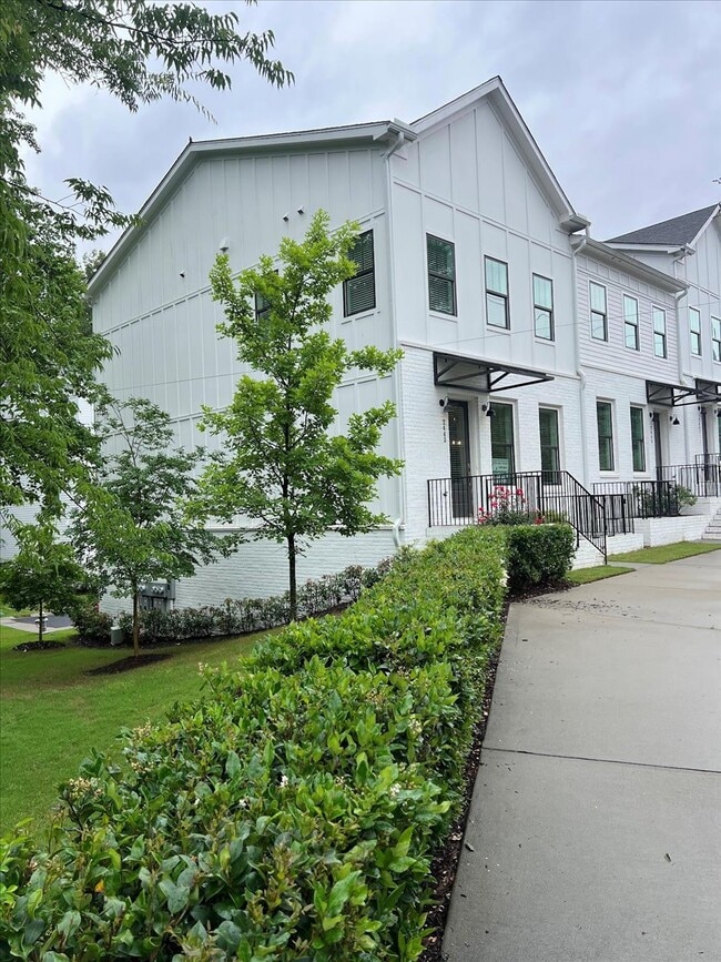 2443 Sycamore Rd NW in Atlanta, GA - Building Photo - Building Photo