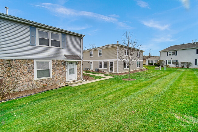 235 Harvest Ct in Vernon Hills, IL - Building Photo - Building Photo