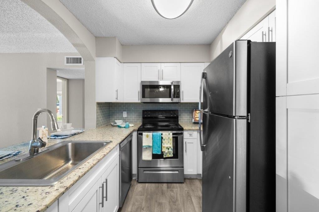Mosaic Apartments in Coral Springs, FL - Building Photo