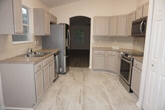 908 Buttercup Dr in Jacksonville, FL - Building Photo - Building Photo