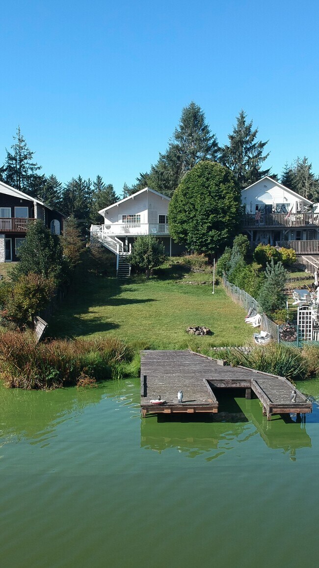 634 Mt Olympus Ave SE in Ocean Shores, WA - Building Photo - Building Photo