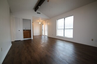 6813-6815 S Creek Dr in Fort Worth, TX - Building Photo - Building Photo