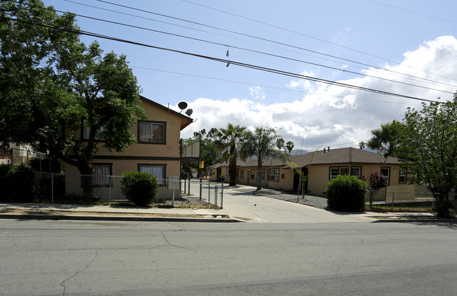 120-124 E Prospect Ave in Lake Elsinore, CA - Building Photo - Building Photo