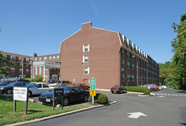 Colonial Park (Leasehold) in Woodbury, NJ - Building Photo - Building Photo