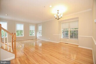 722 Capitol Square Pl SW in Washington, DC - Building Photo - Building Photo