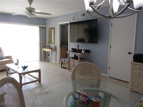 1942 Beach Pkwy in Cape Coral, FL - Building Photo - Building Photo