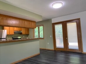 916 W Eads St in Urbana, IL - Building Photo - Building Photo
