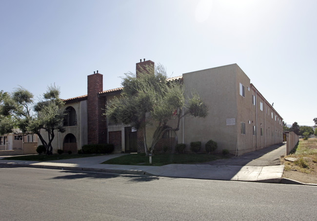 38035 11th St E in Palmdale, CA - Foto de edificio - Building Photo