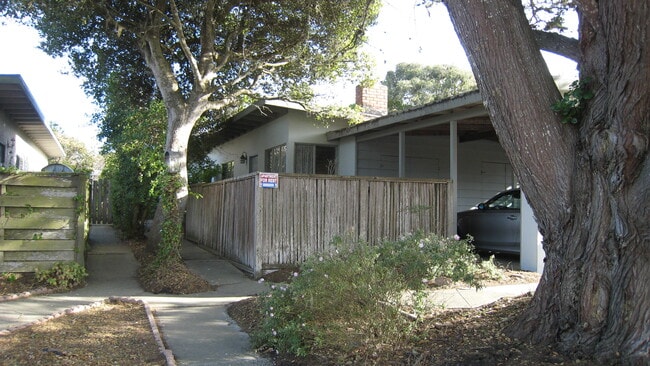 property at 913 Walnut St