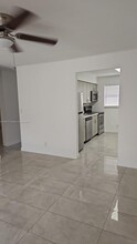 1051 NW 27th Ave in Fort Lauderdale, FL - Foto de edificio - Building Photo