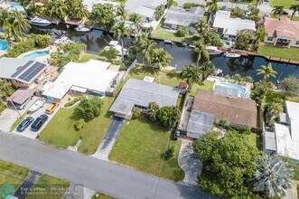 2548 Key Largo Ln in Fort Lauderdale, FL - Building Photo - Building Photo