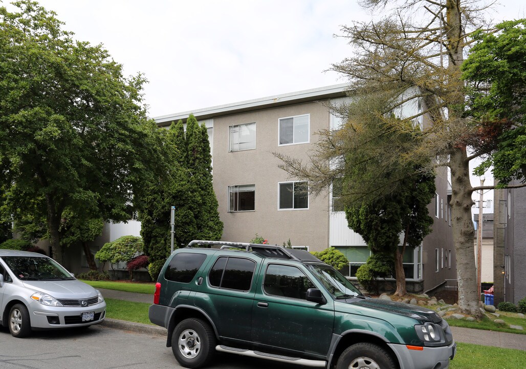 1550 Vine St in Vancouver, BC - Building Photo
