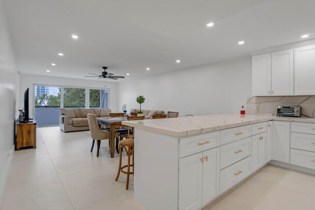401 Briny Ave in Pompano Beach, FL - Building Photo - Building Photo