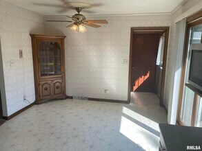 4625 Candlelight Dr in Davenport, IA - Building Photo - Building Photo