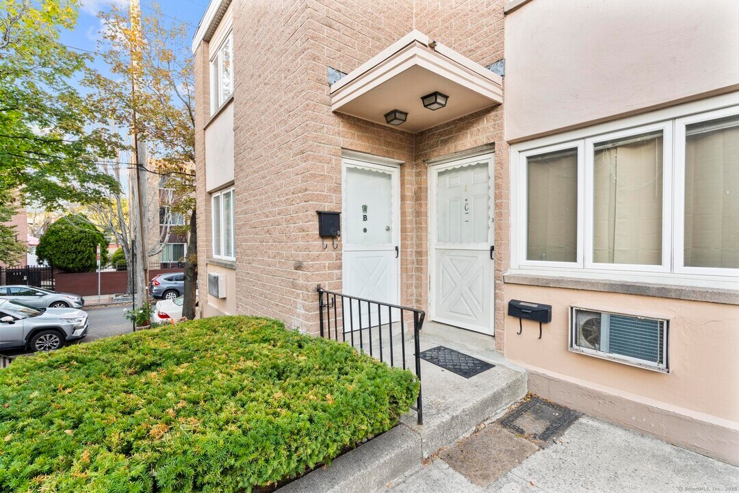 120 Wooster St in New Haven, CT - Building Photo