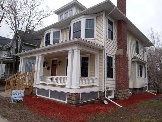 property at 310 W Saginaw St