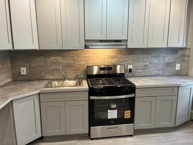 923 North Ave, Unit First Floor