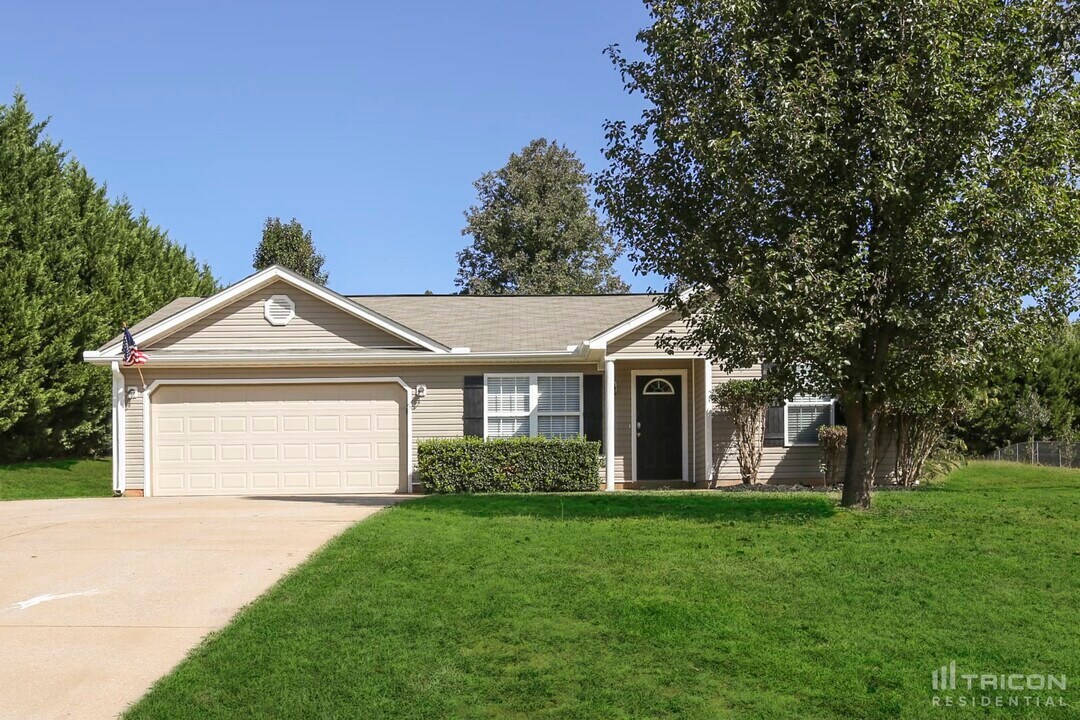 5 Avis Ct in Greer, SC - Building Photo
