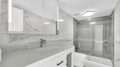 1910 W 56th St in Hialeah, FL - Building Photo - Building Photo