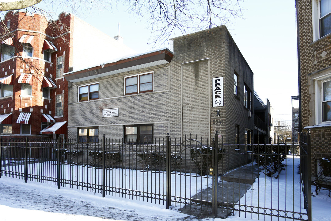 8041 S Drexel Ave in Chicago, IL - Building Photo