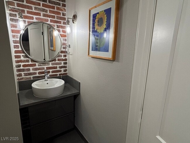property at 2784 Fountain Ridge Ln