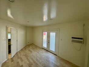 307 N Mission Rd, Unit 307 in Fallbrook, CA - Foto de edificio - Building Photo