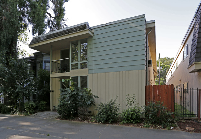 2118 H St in Sacramento, CA - Foto de edificio - Building Photo