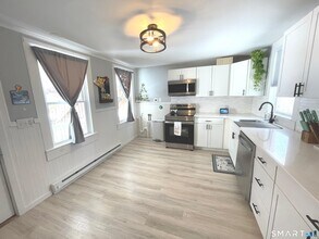 194 School St in Putnam, CT - Building Photo - Building Photo