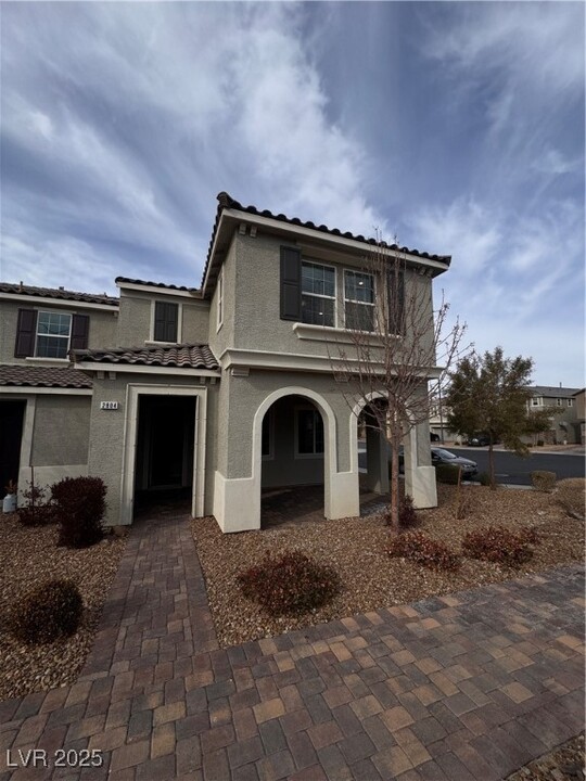 2804 Alenga St in Henderson, NV - Building Photo