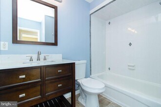 275 Green St-Unit -5L3 in Edgewater Park, NJ - Building Photo - Building Photo