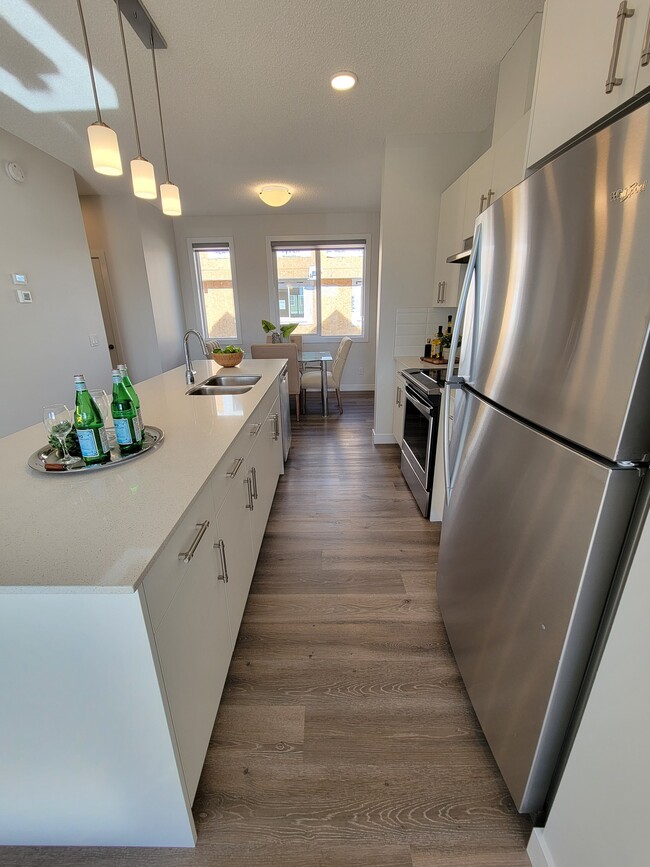 2796-2796 Maple Way NW in Edmonton, AB - Building Photo - Building Photo
