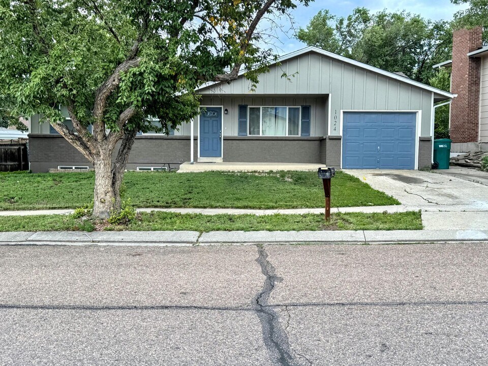 1024 Stanton St in Colorado Springs, CO - Foto de edificio