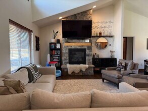 27 Falconers Way in Bozeman, MT - Building Photo - Building Photo