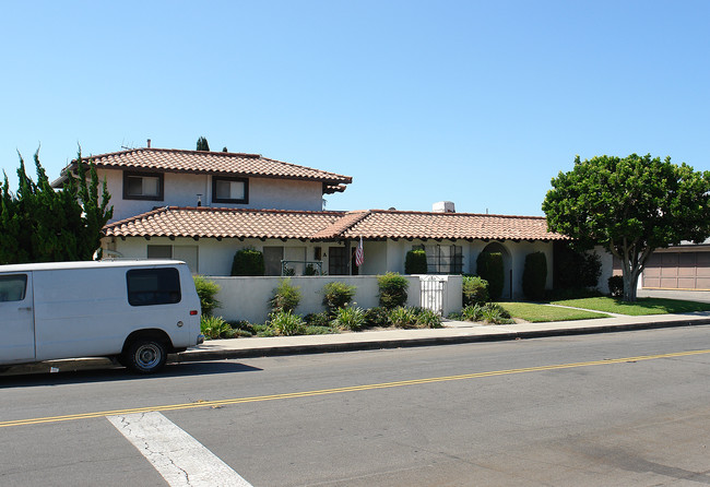 416 W Palmyra Ave in Orange, CA - Foto de edificio - Building Photo