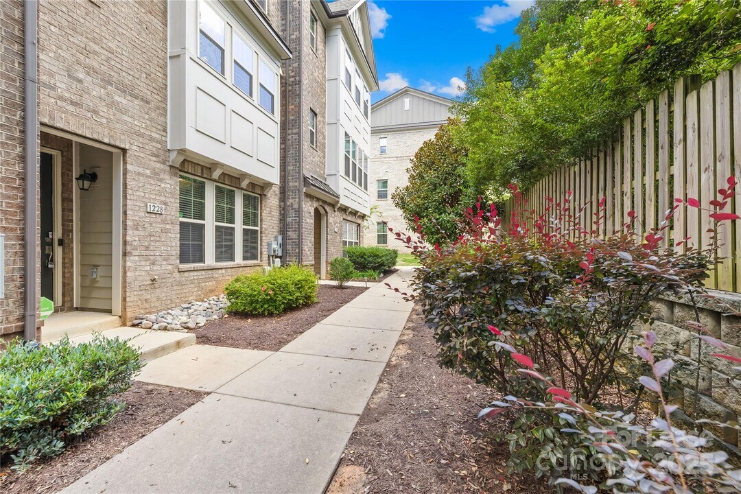 1228 Madison Towns Ln in Charlotte, NC - Building Photo
