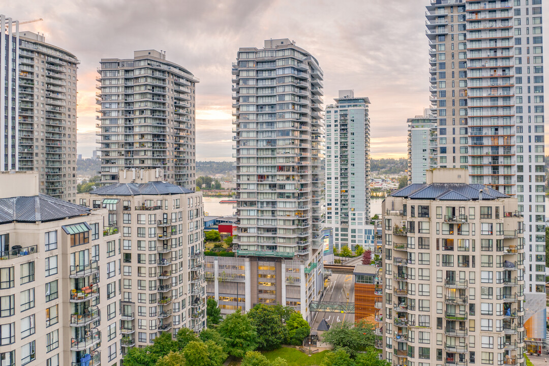 Azure 1 in New Westminster, BC - Building Photo