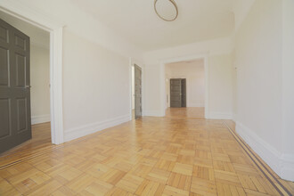 952 E 156th St, Unit #3 in Bronx, NY - Foto de edificio - Building Photo