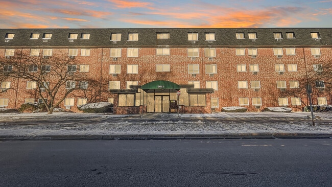 5011 E Valley Ln in Streamwood, IL - Building Photo - Building Photo