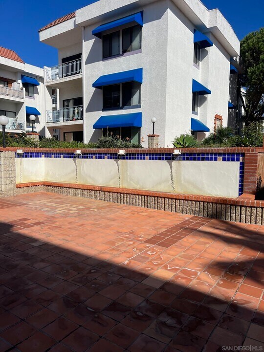 8328 Regents Rd-Unit -3G in San Diego, CA - Building Photo
